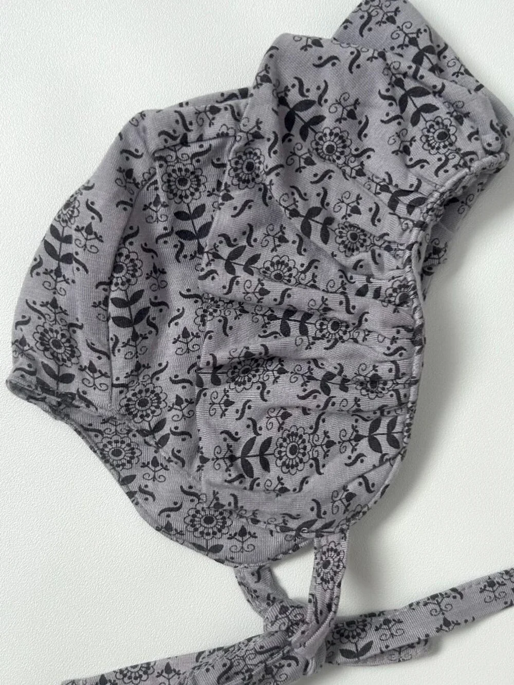 NWOT Kate Quinn Bamboo Ruffle Bonnet 3-6M Lilac Folk Wallpaper Purple